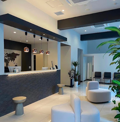 Crystal 医科歯科 Clinic International, 福岡