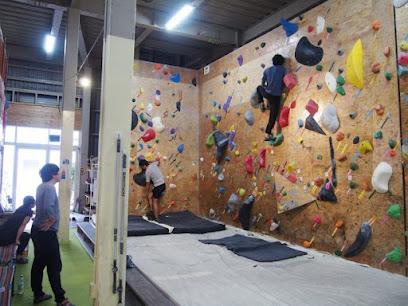 Mono Climbing Studio[モノ クライミング スタジオ] 博多区のボルダリング, 福岡