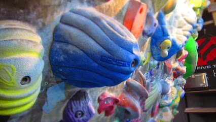 CLIMBING AT WALL, 福岡